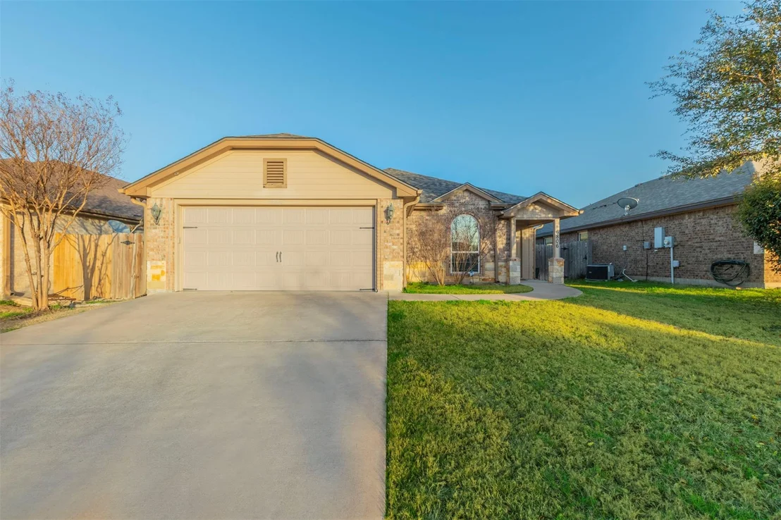 Photo of 6806 Ambrose CIR