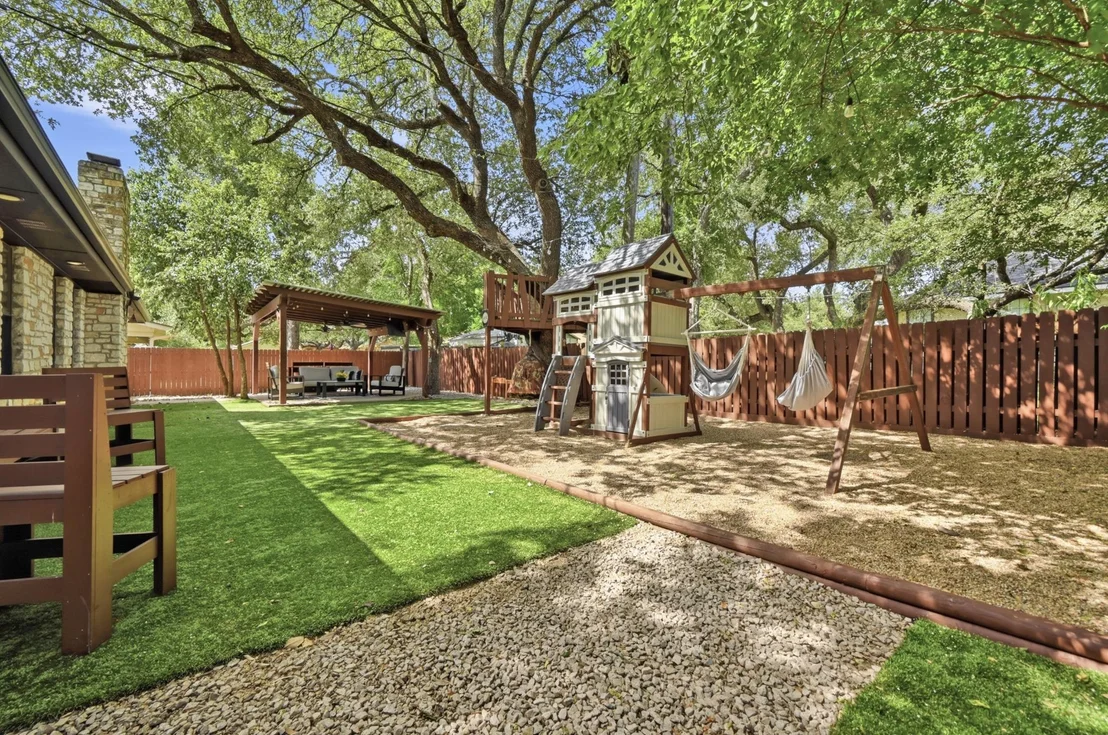 Photo of 303 Pin Oak DR