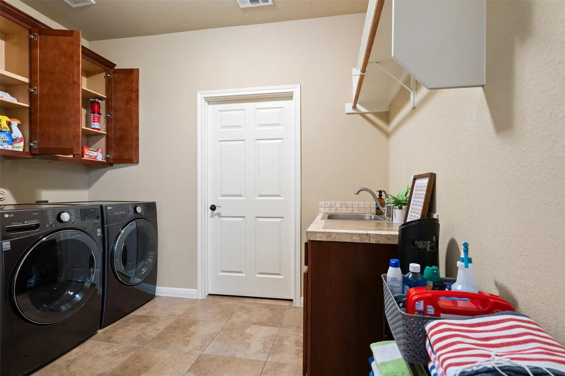 Photo of 20914 High DR