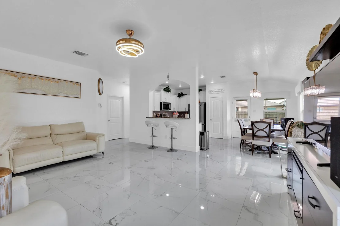 Photo of 119 Beth Ann LOOP