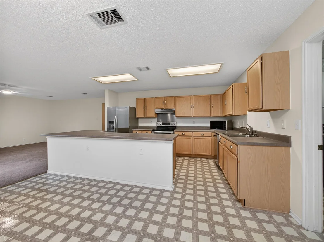Photo of 15300 Iola CV