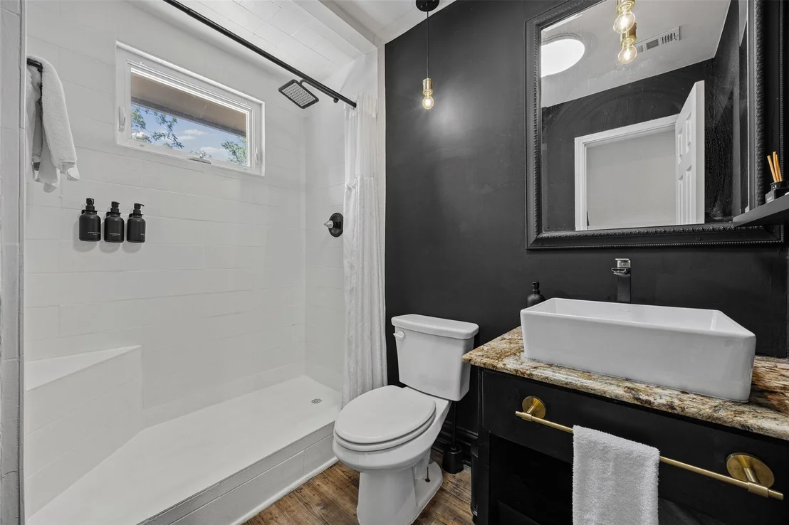 Photo of 1101 Kenyon DR