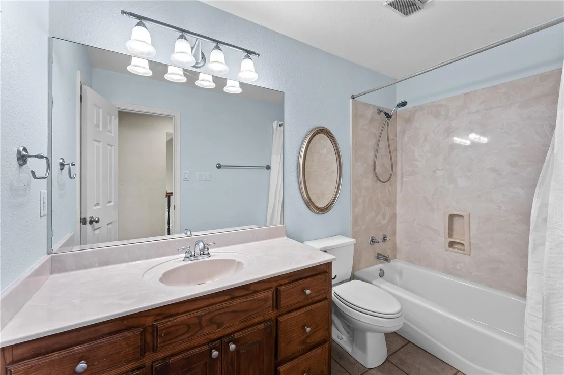 Photo of 1060 Great Oaks DR