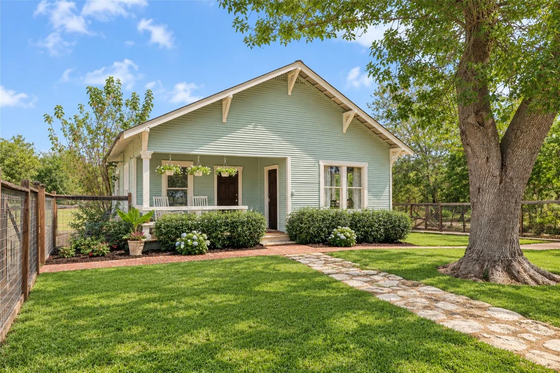 Photo of 372 Old Lockhart RD