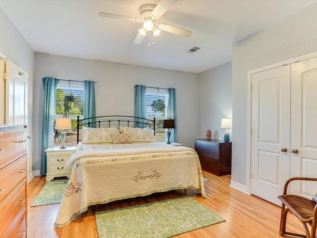 Photo of 154 W Pine DR