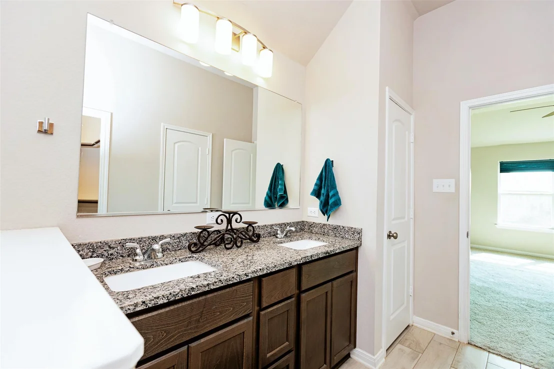 Photo of 903 Fallbrook DR