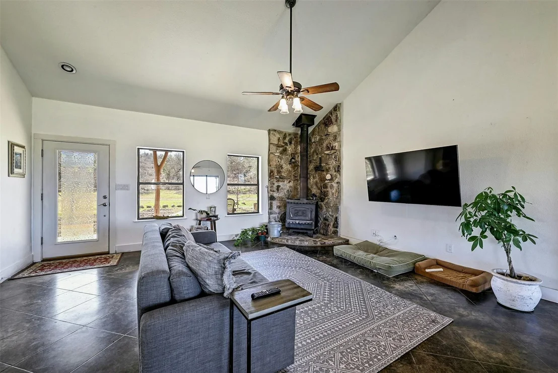 Photo of 915 County Road 404