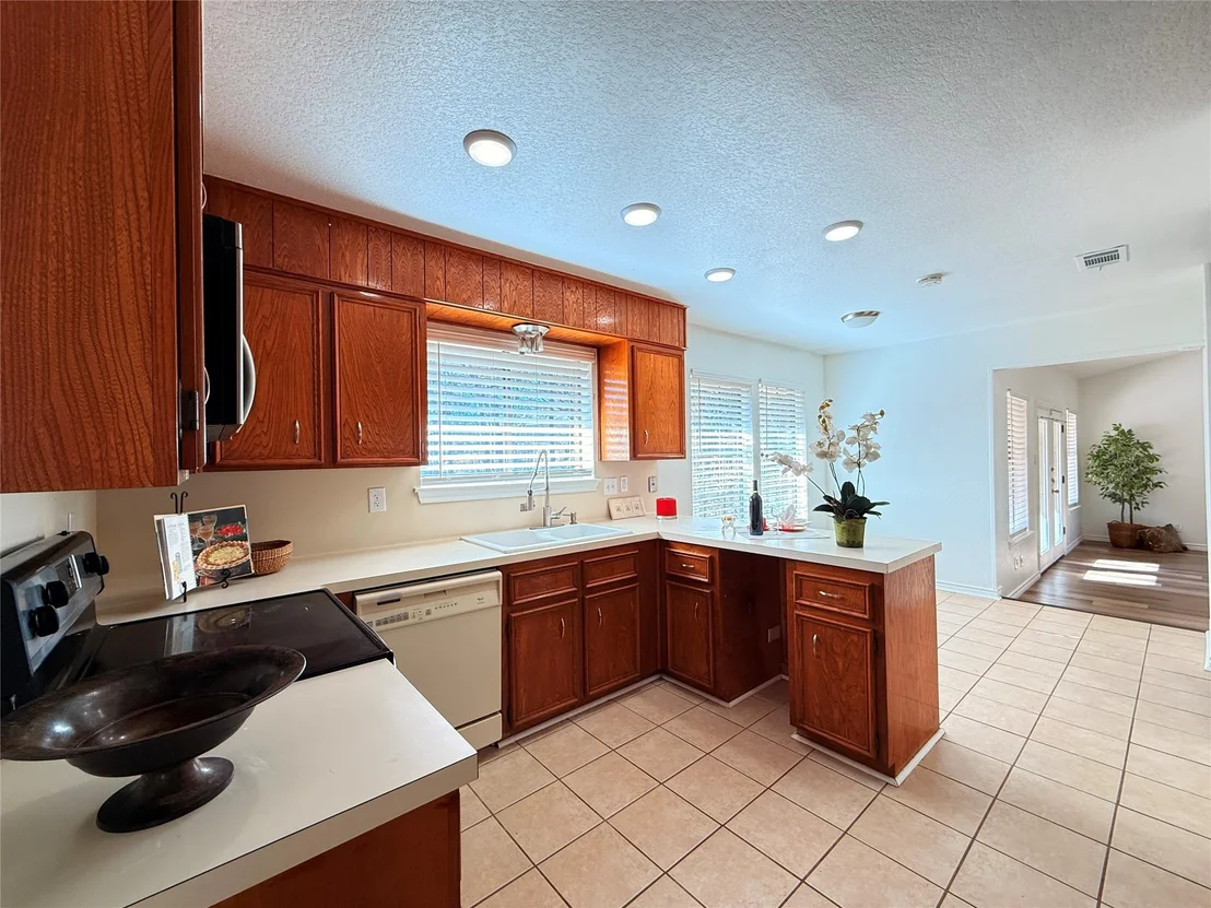 Photo of 2111 Chinaberry CIR