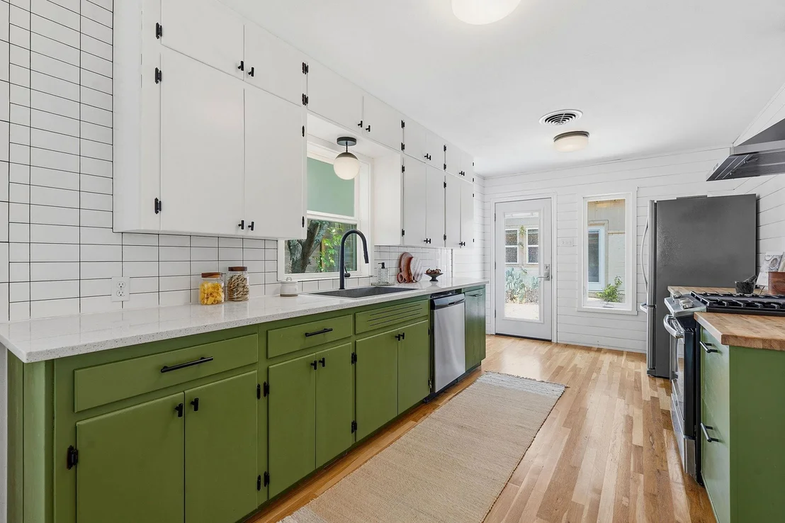 Photo of 900 Stark ST