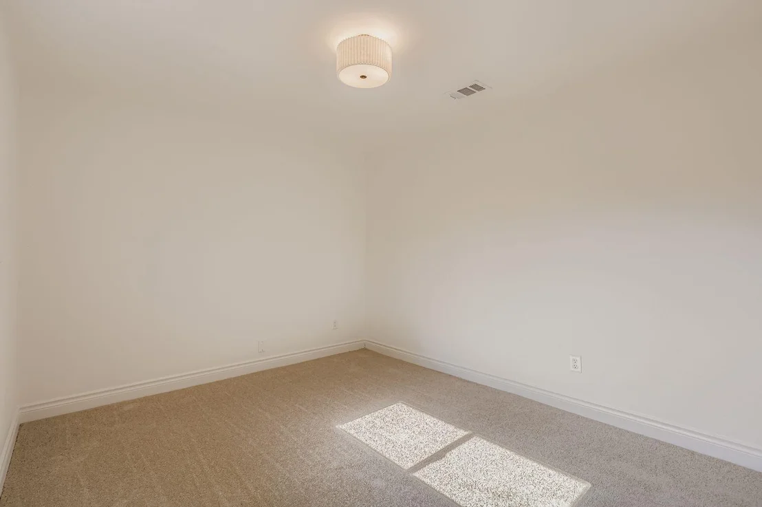 Photo of 8011 Scotland Yard