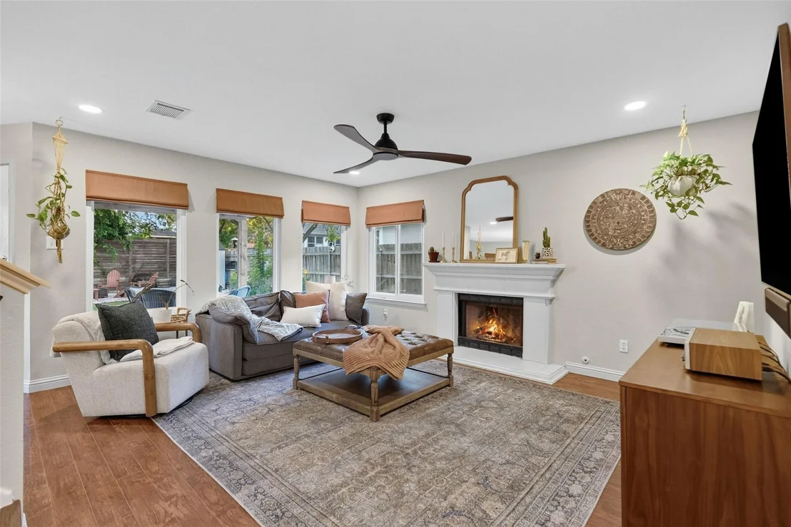 Photo of 1209 Tetbury LN