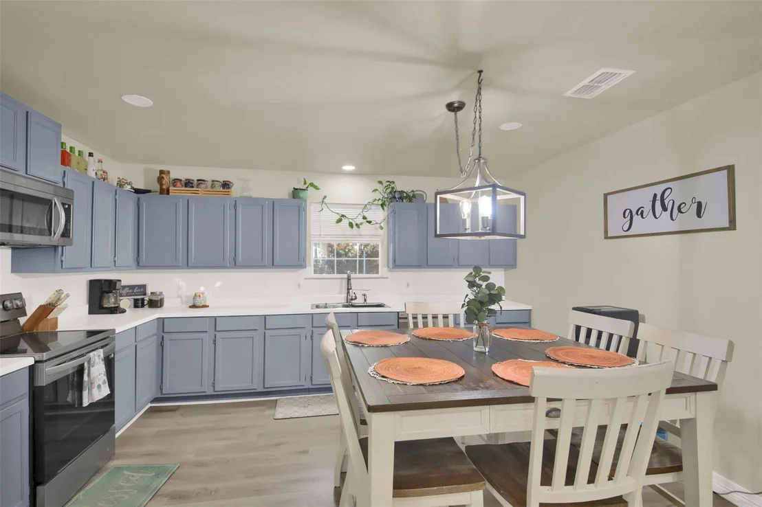 Photo of 115 Rangeland RD
