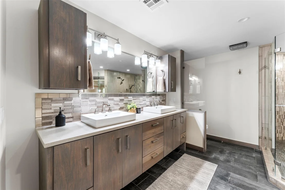 Photo of 3001 White Oak DR