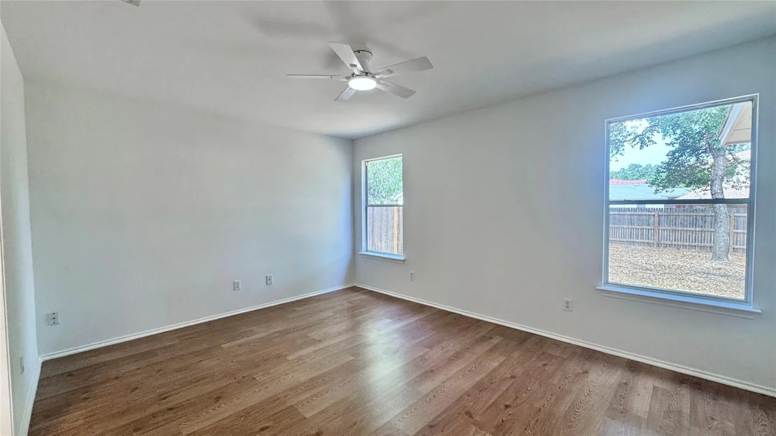 Photo of 1402 Molson Lake DR