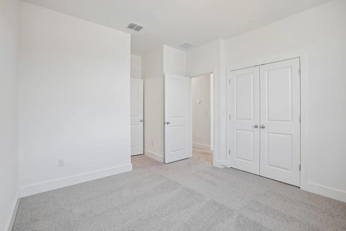 Photo of 125 Maverick Ave