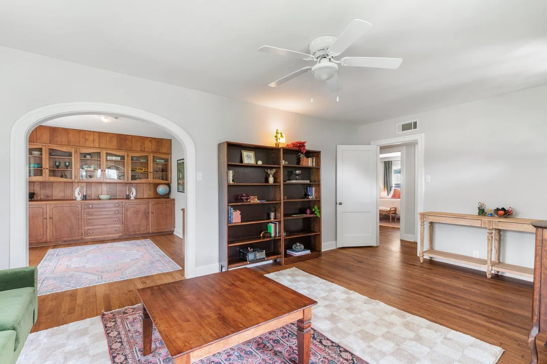 Photo of 907 N Avenue C