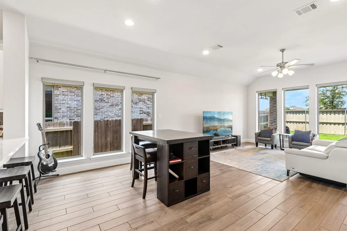 Photo of 112 Chinaberry BND