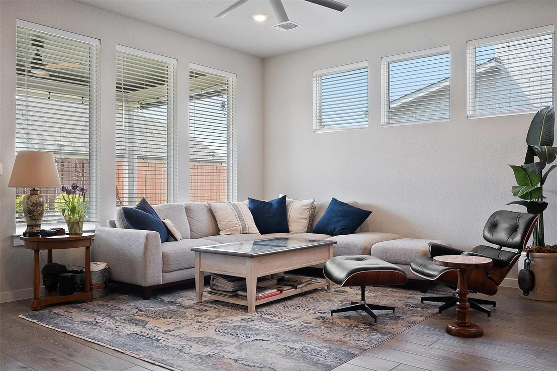 Photo of 1112 Bluewood BND