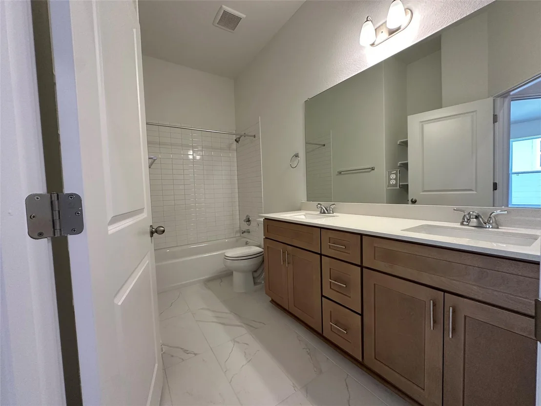 Photo of 471 Young ST