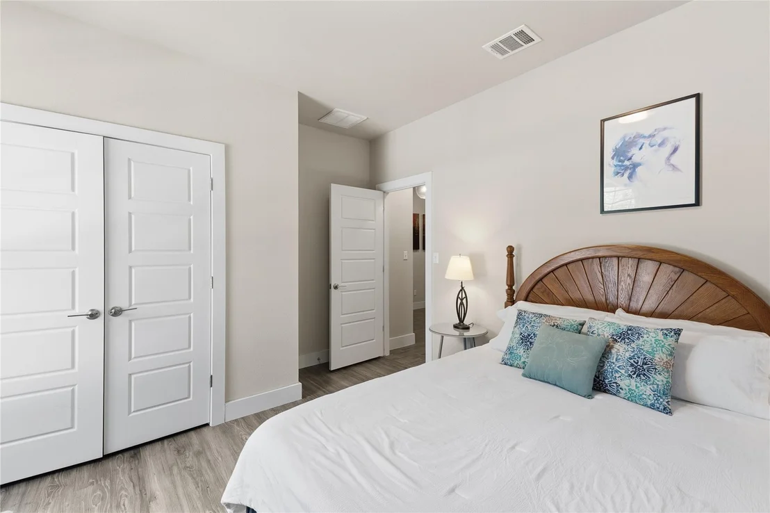 Photo of 3543 Pauling LOOP