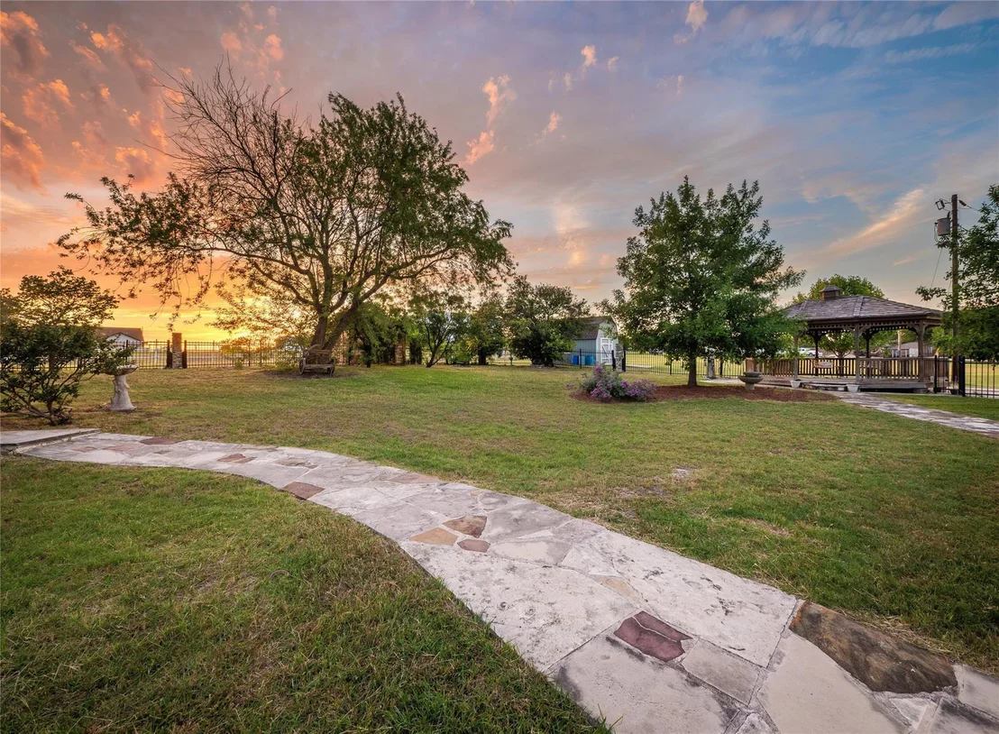 Photo of 1822 Rowe LOOP