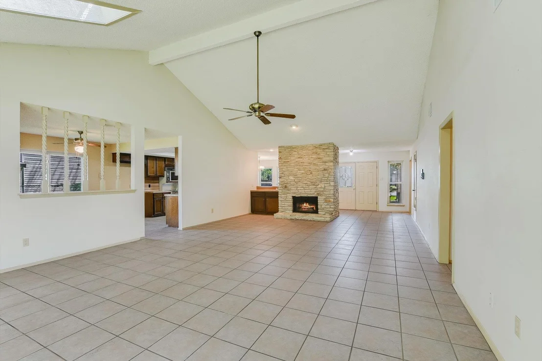 Photo of 1704 Oakridge DR