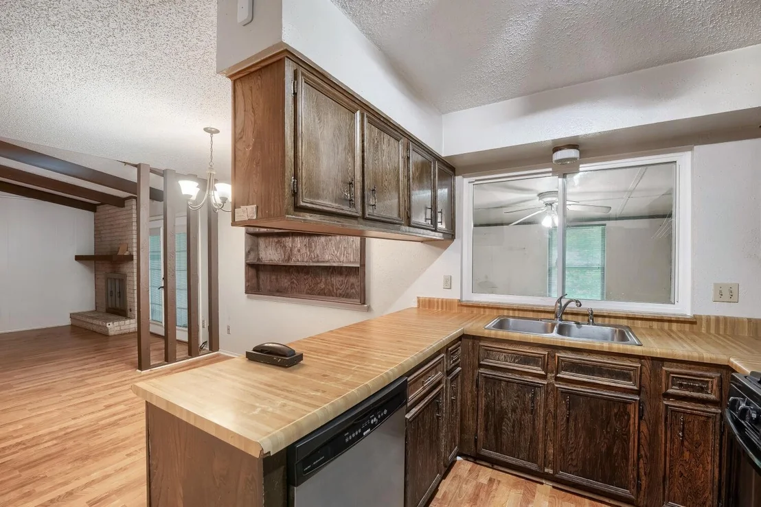 Photo of 5107 Suburban DR