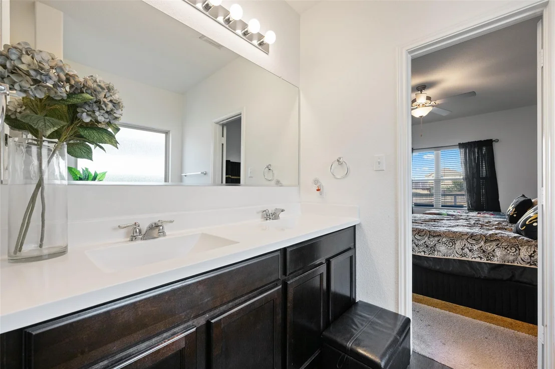 Photo of Unit 12F at 524 Circle WAY