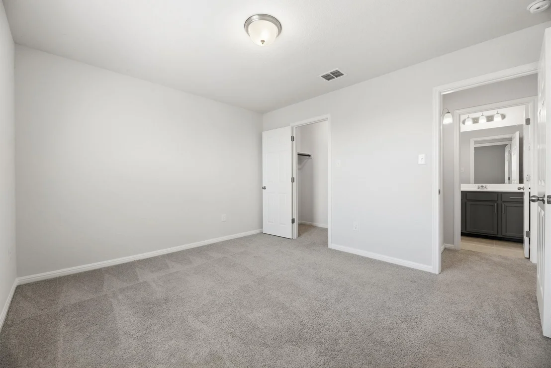 Photo of 211 Silver Glen DR