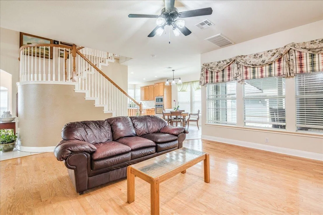 Photo of 1077 Fairway