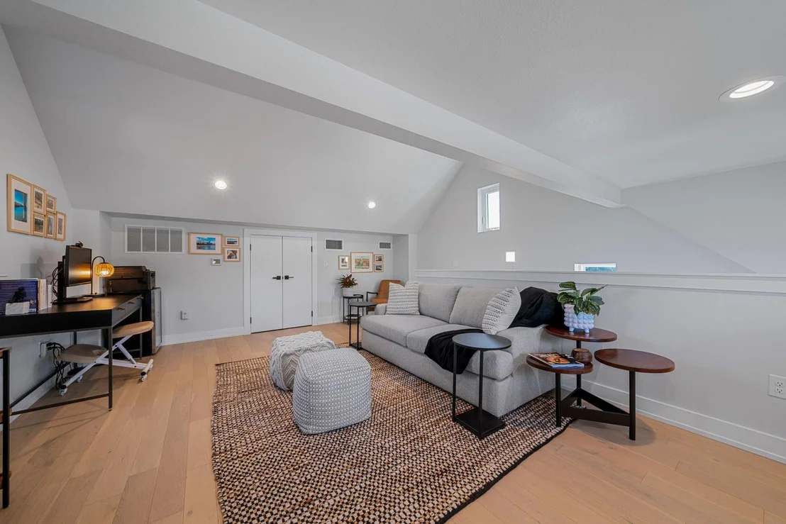 Photo of Unit A at 4607 Leslie Ave