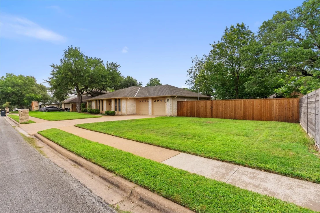 Photo of 1409 Thaddeus CV