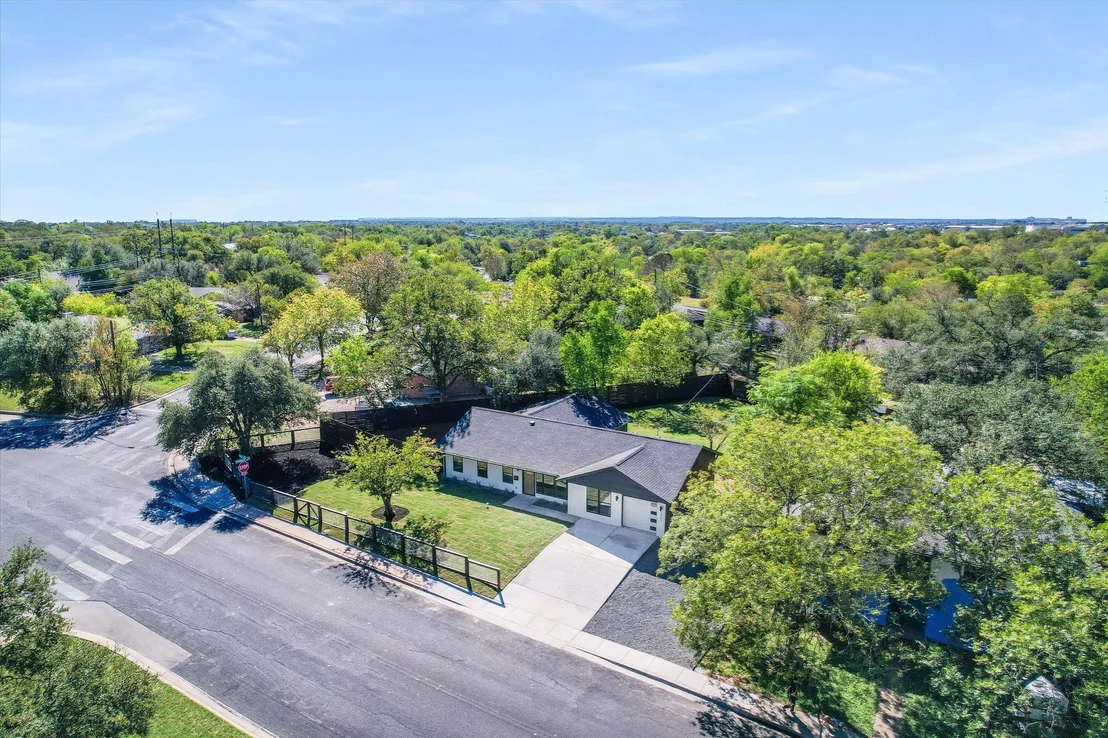 Photo of 2401 Rogge LN