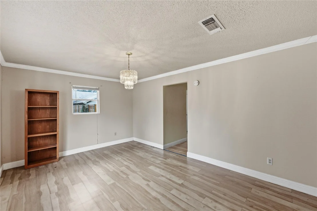Photo of 207 W 17th ST