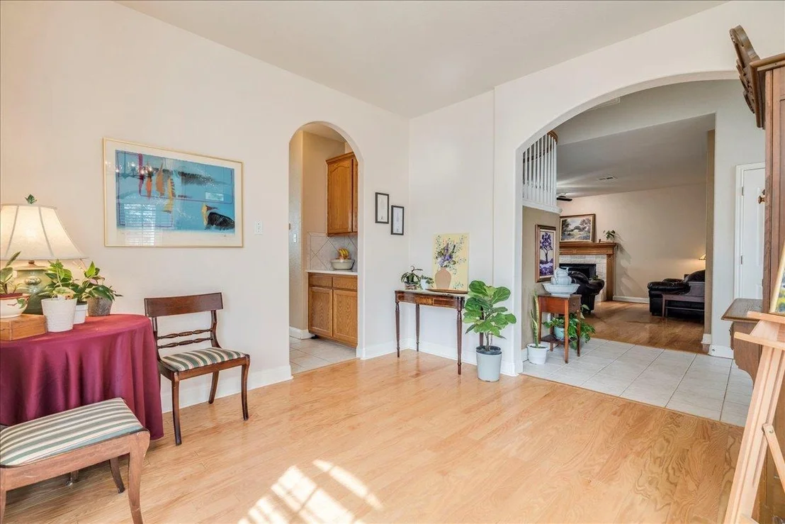 Photo of 1077 Fairway