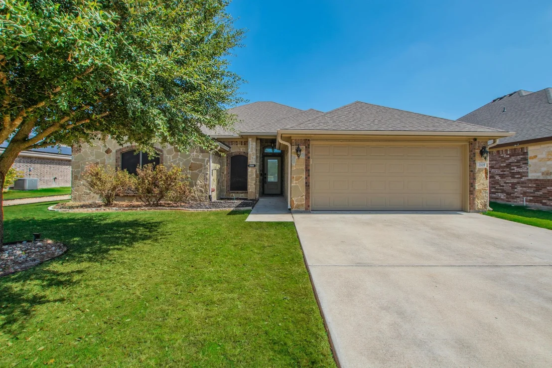 Photo of 2105 Briar Hollow DR