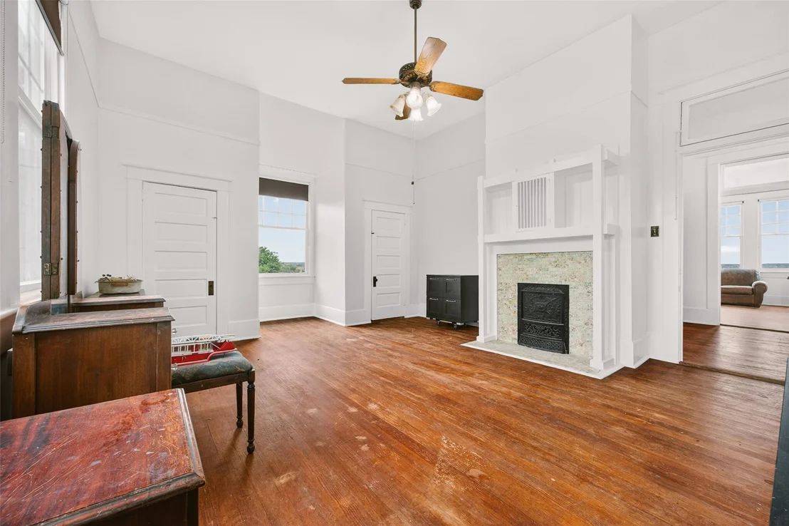 Photo of 600 Eastview DR