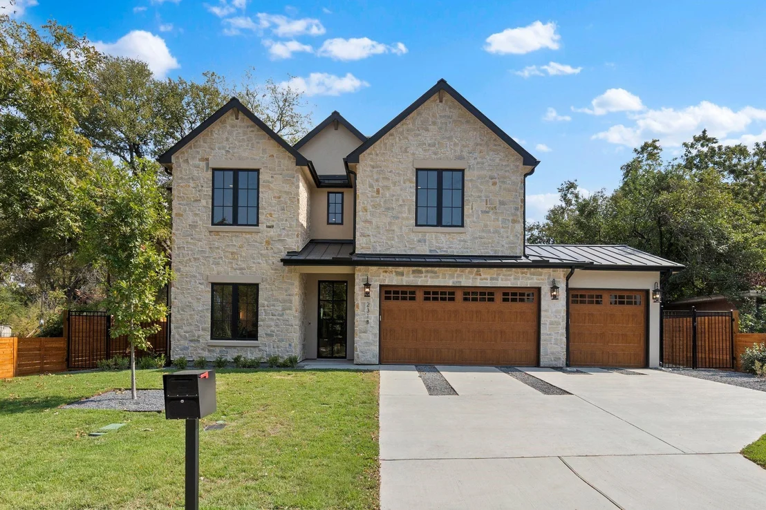 Photo of 2318 Westoak