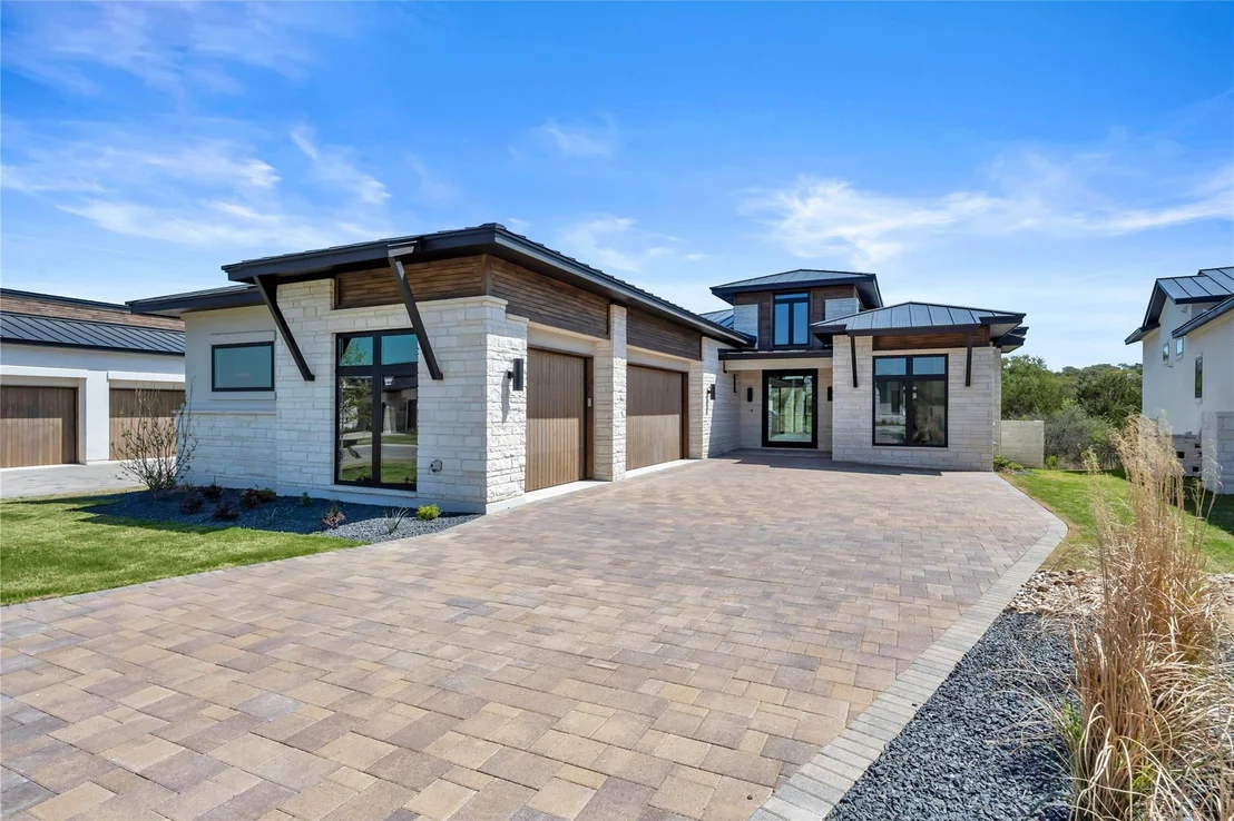 Photo of 206 Azalea LOOP
