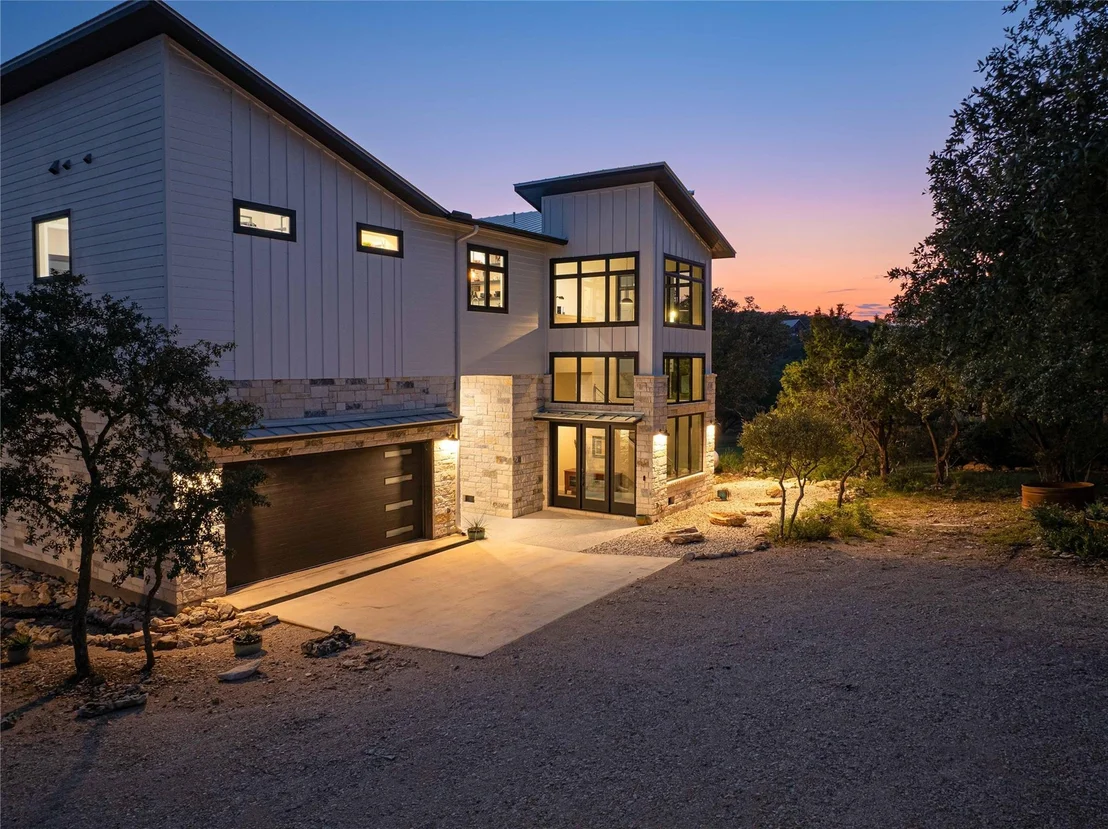Photo of 23633 Lakeside DR