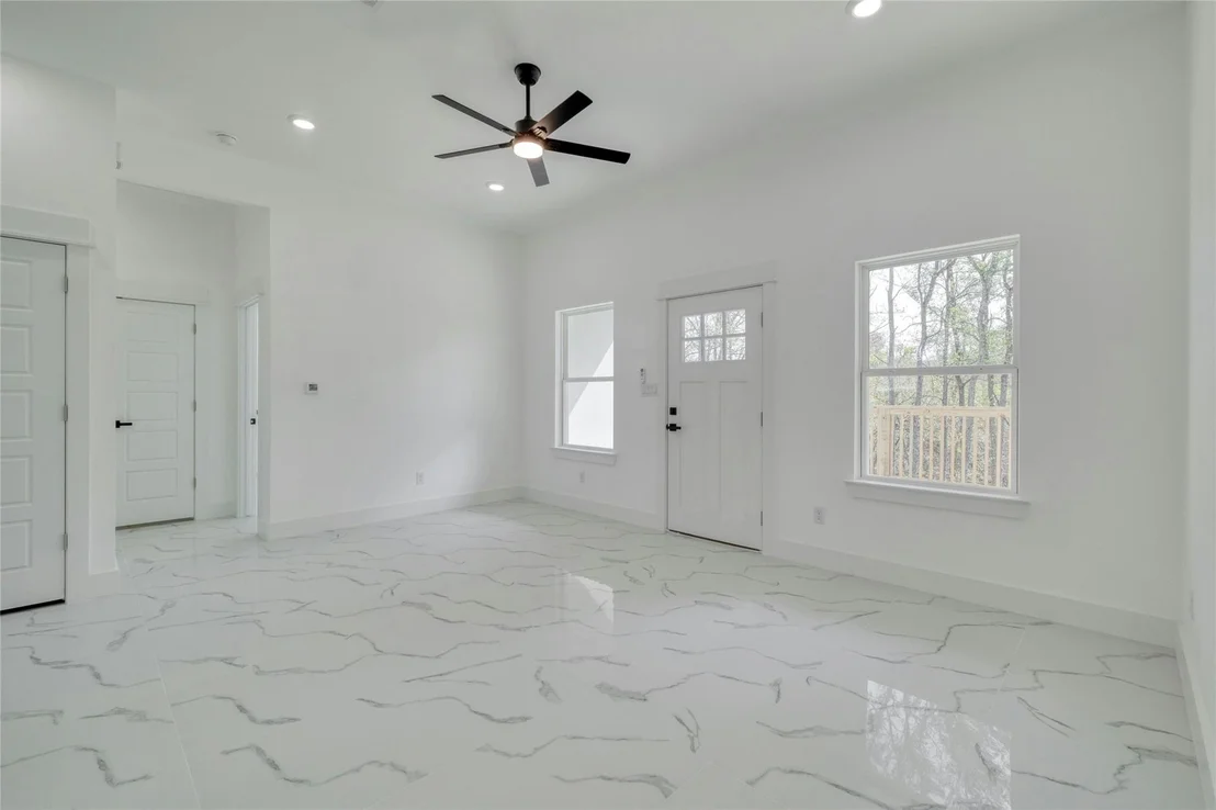 Photo of 121 Diamond Head DR