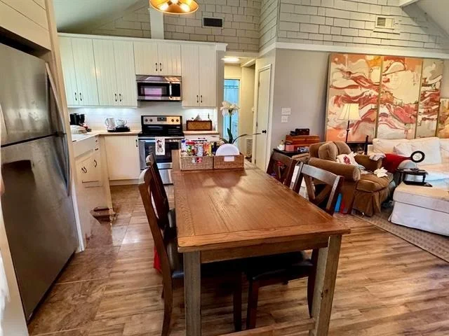 Photo of 402 Laurel LN