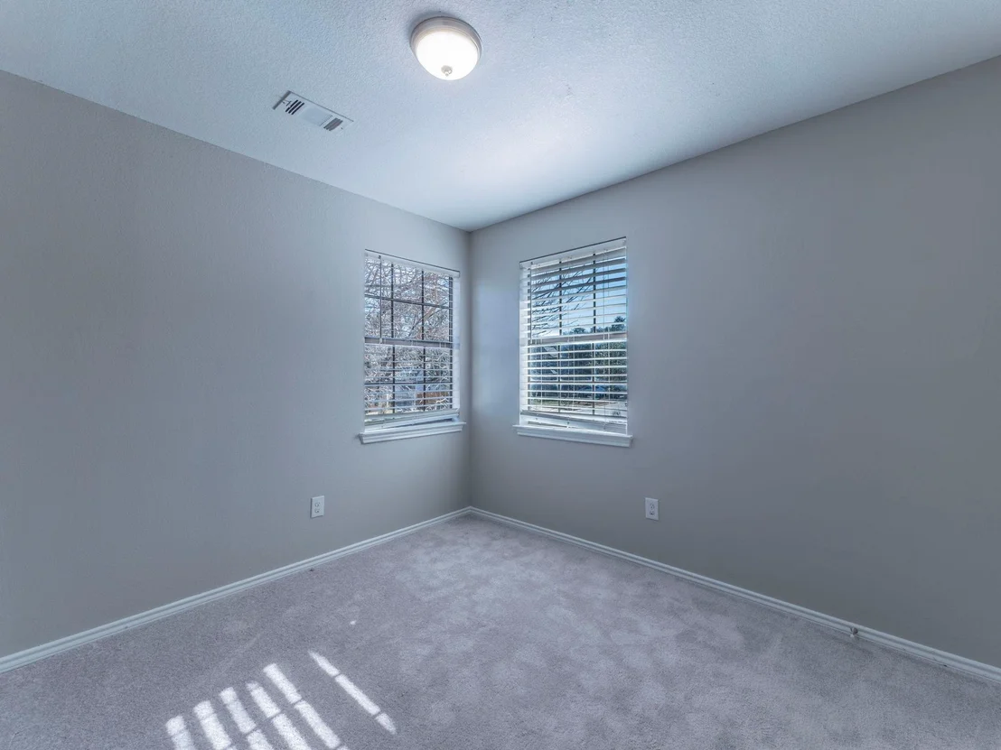 Photo of 1807 Parkwood DR
