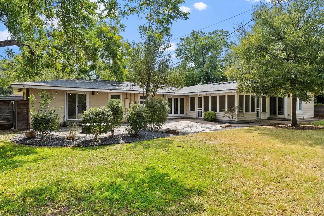 Photo of 2700 Addison Ave