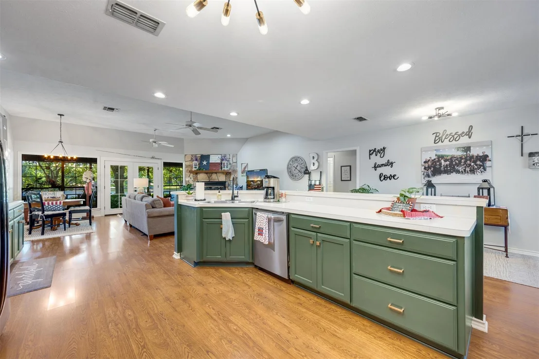 Photo of 23258 Edgewater DR