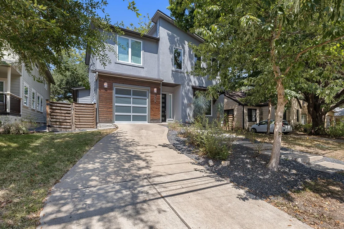 Photo of 1208 Kinney Ave
