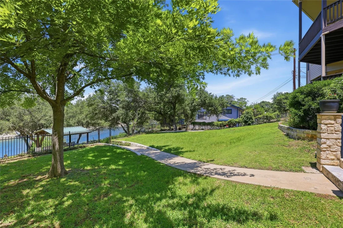 Photo of 10802 Beach RD