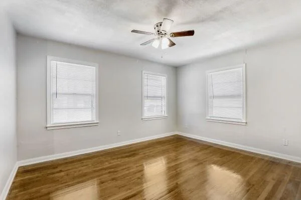 Photo of 607 W North Loop BLVD