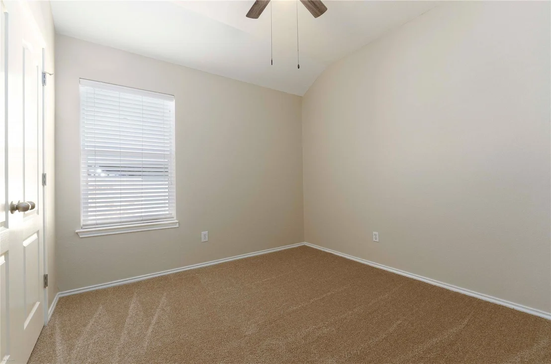 Photo of 249 Ashwood N