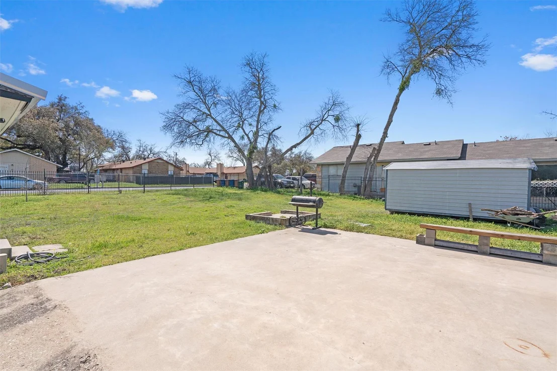 Photo of 401 Eberhart LN